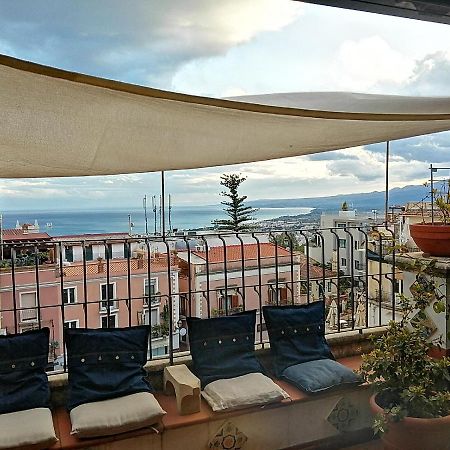 Aly Art Apartment Taormina Duomo, Gulf & Etna View Екстер'єр фото