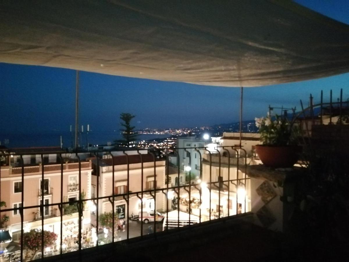 Aly Art Apartment Taormina Duomo, Gulf & Etna View Екстер'єр фото