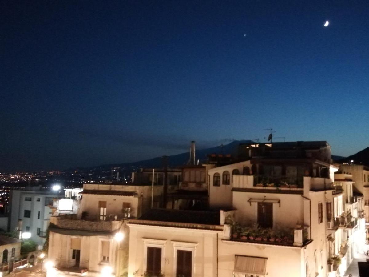 Aly Art Apartment Taormina Duomo, Gulf & Etna View Екстер'єр фото