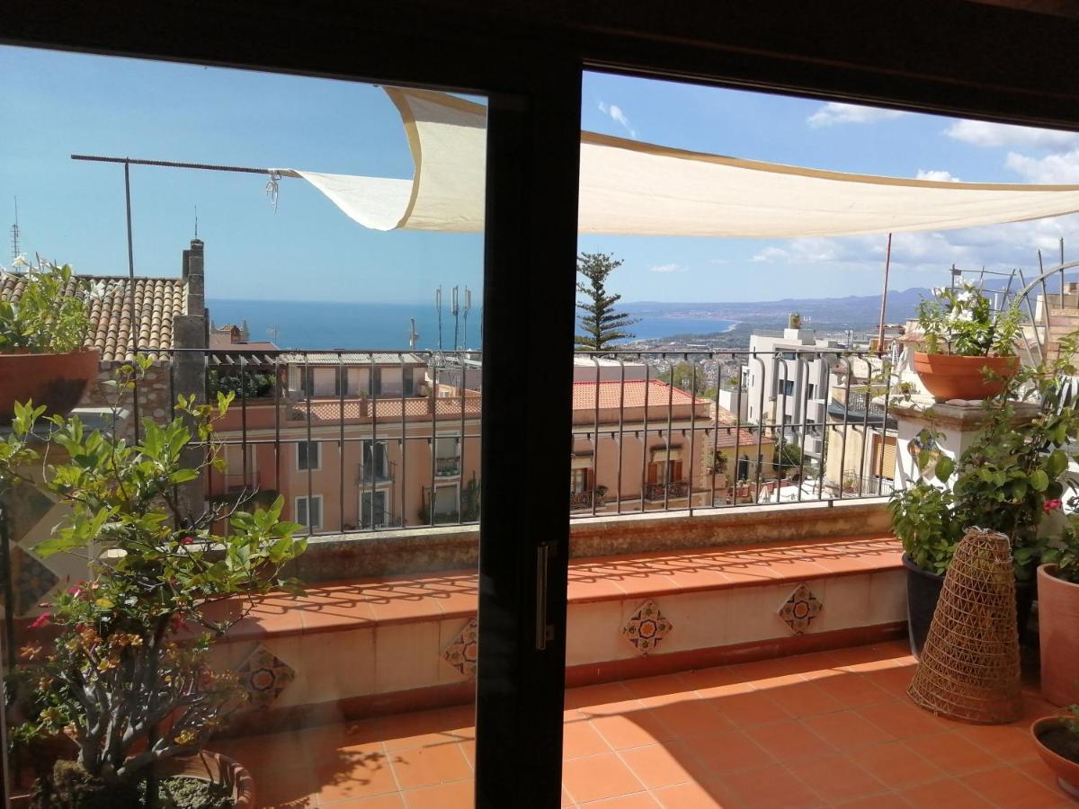 Aly Art Apartment Taormina Duomo, Gulf & Etna View Екстер'єр фото