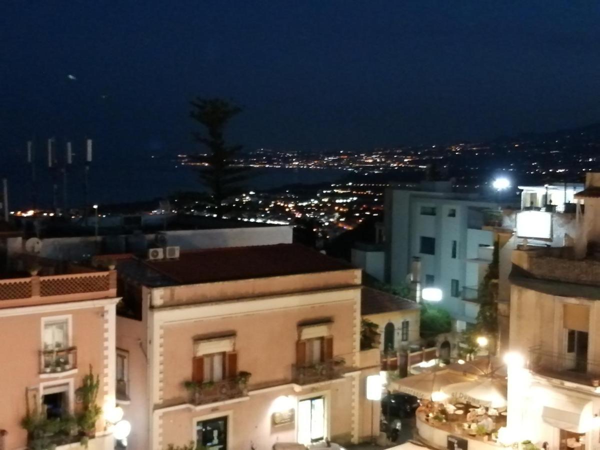 Aly Art Apartment Taormina Duomo, Gulf & Etna View Екстер'єр фото
