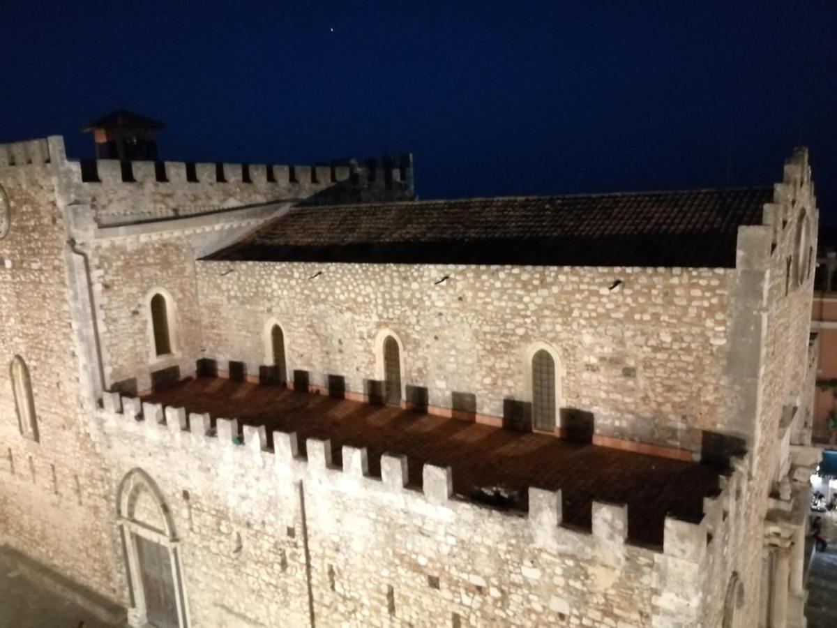 Aly Art Apartment Taormina Duomo, Gulf & Etna View Екстер'єр фото