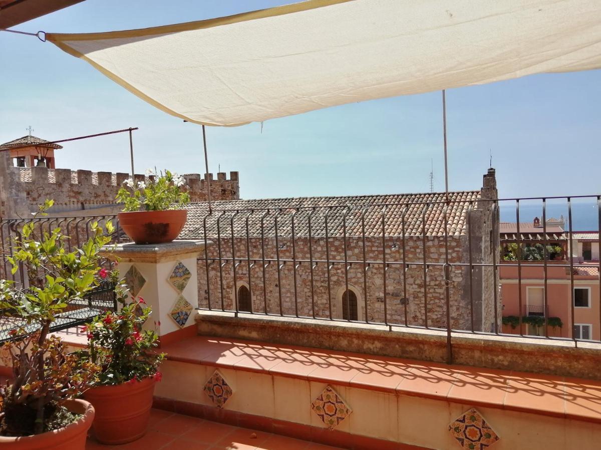 Aly Art Apartment Taormina Duomo, Gulf & Etna View Екстер'єр фото