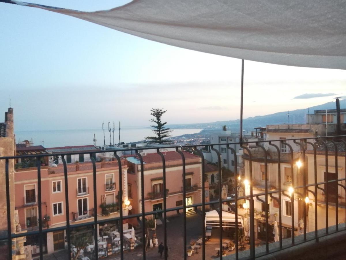 Aly Art Apartment Taormina Duomo, Gulf & Etna View Екстер'єр фото