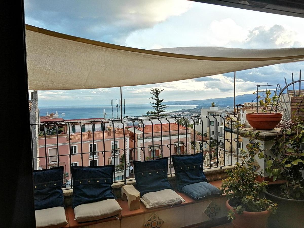 Aly Art Apartment Taormina Duomo, Gulf & Etna View Екстер'єр фото